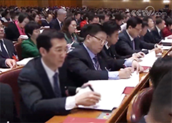 紧跟时代步伐 倾听两会声音——pg电子药业组织收看第十三届全国人民代表大会开幕式